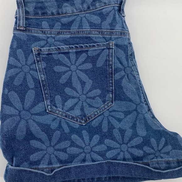 •SO• High-Rise Floral Design Jean Shorts - Picture 4 of 7